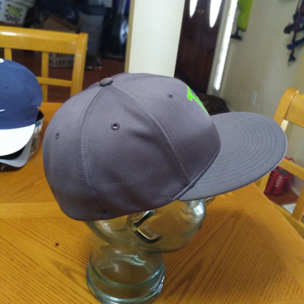 Baseball cap - Picture 2 of 3